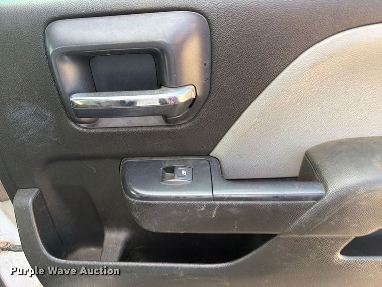 image for item FI0457 2018 Chevrolet Silverado 3500HD Crew Cab flatbed pickup truck