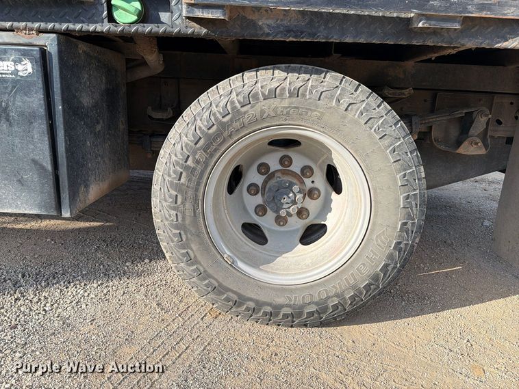image for item FI0457 2018 Chevrolet Silverado 3500HD Crew Cab flatbed pickup truck