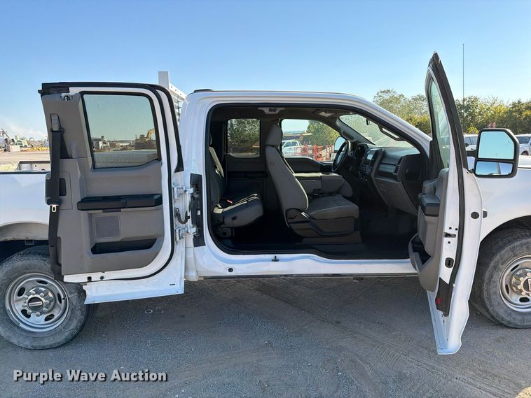 image for item FI0461 2021 Ford F250 XL Super Duty Ext. Cab pickup truck