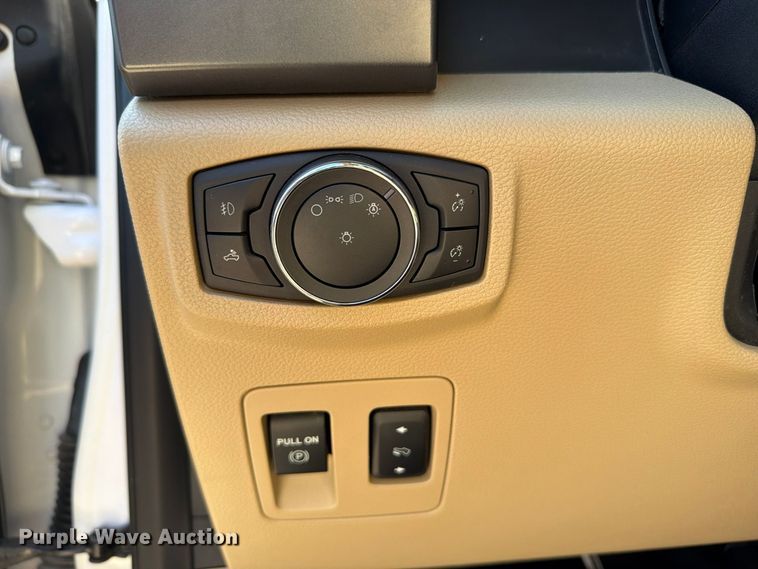 image for item FI0462 2020 Ford F150 XLT Crew Cab pickup truck