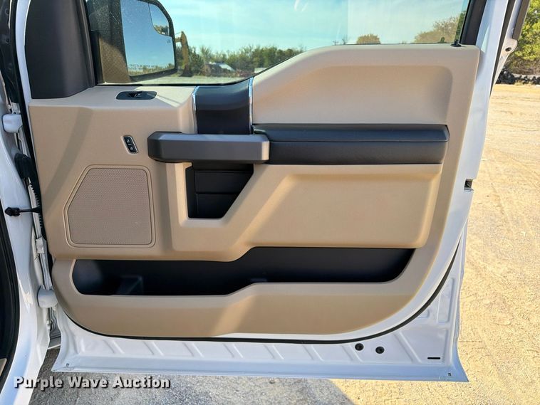 image for item FI0462 2020 Ford F150 XLT Crew Cab pickup truck