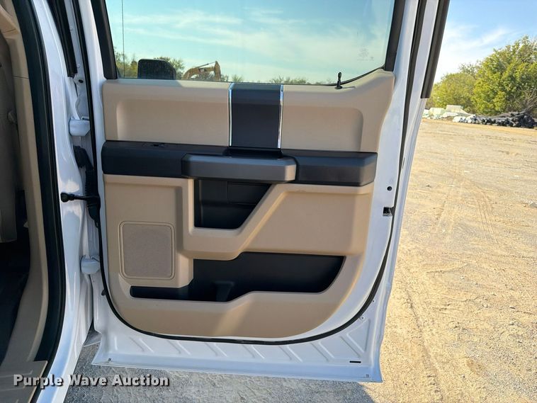 image for item FI0462 2020 Ford F150 XLT Crew Cab pickup truck
