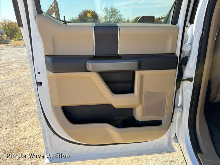 image for item FI0462 2020 Ford F150 XLT Crew Cab pickup truck