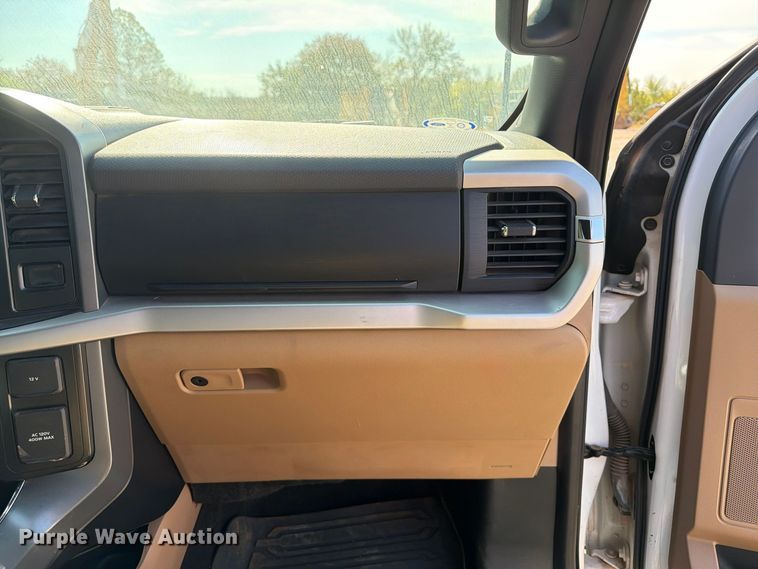 image for item FI0464 2022 Ford F150 XLT Crew Cab pickup truck