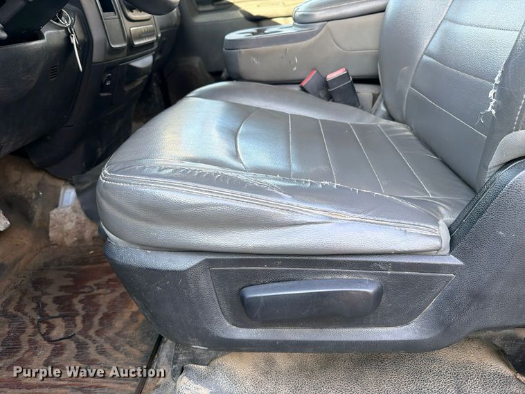 image for item FI0467 2015 RAM 5500 truck cab and chassis