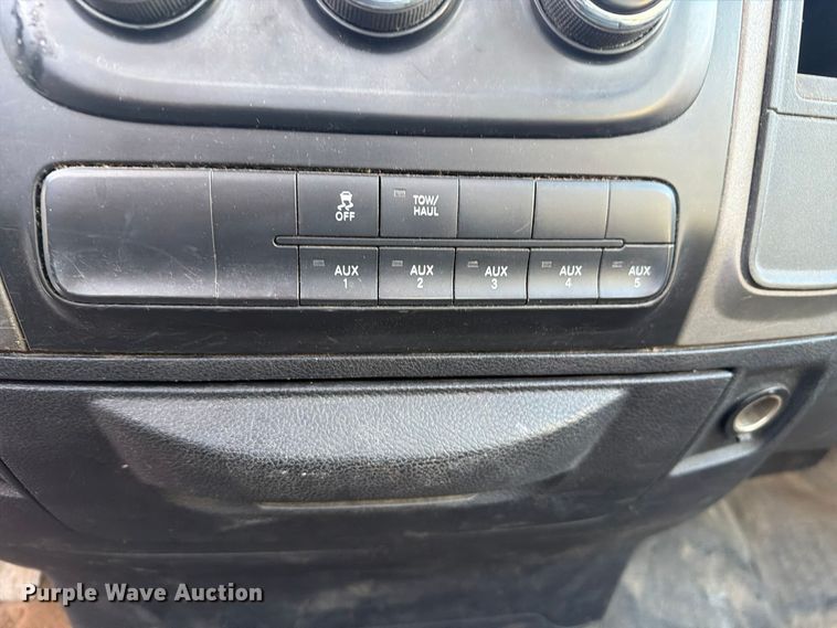 image for item FI0467 2015 RAM 5500 truck cab and chassis