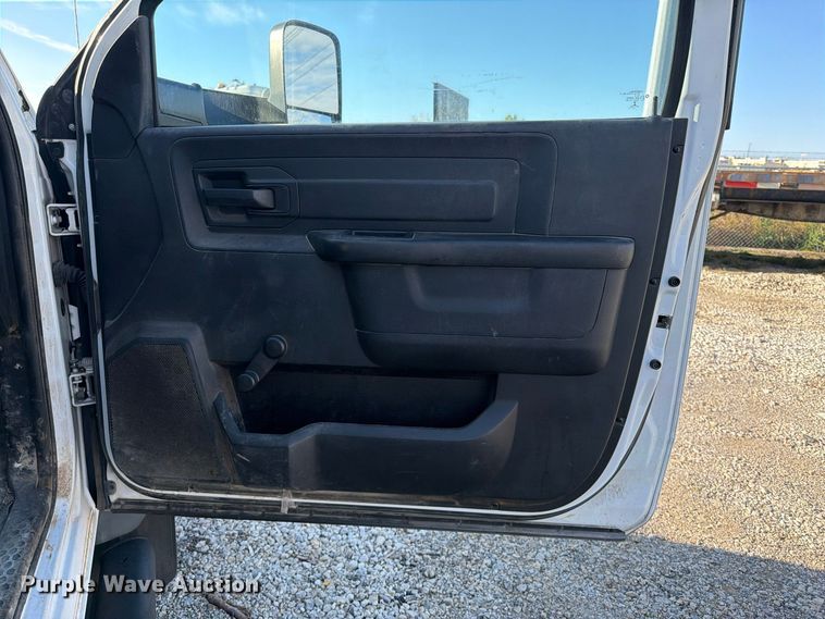image for item FI0467 2015 RAM 5500 truck cab and chassis