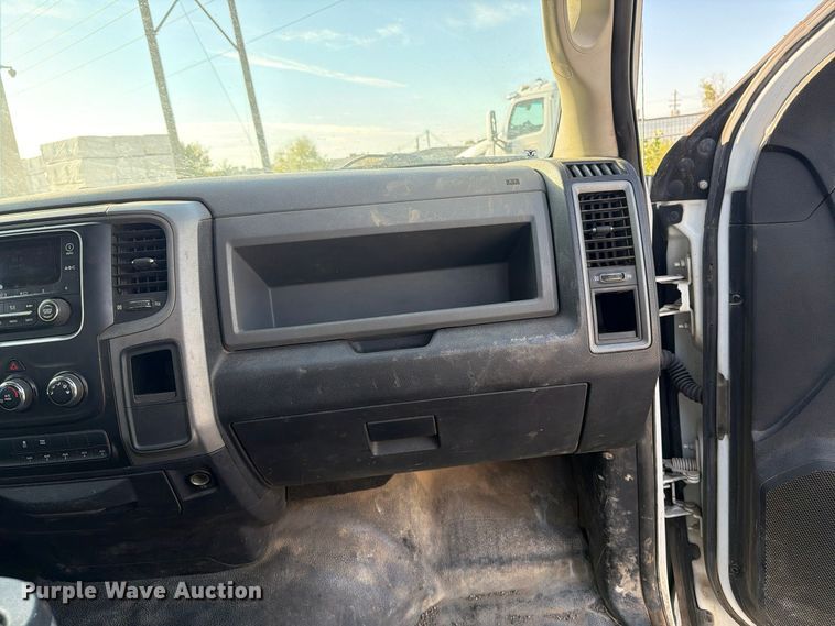 image for item FI0467 2015 RAM 5500 truck cab and chassis