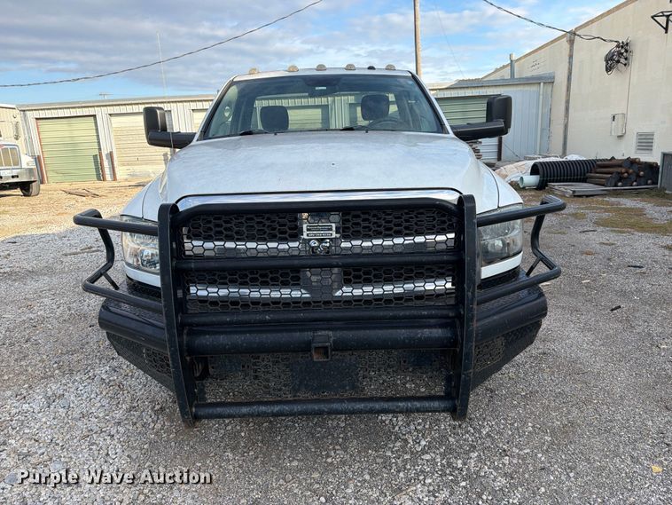 image for item FI0468 2015 RAM 3500 Heavy Duty pickup truck cab and chassis