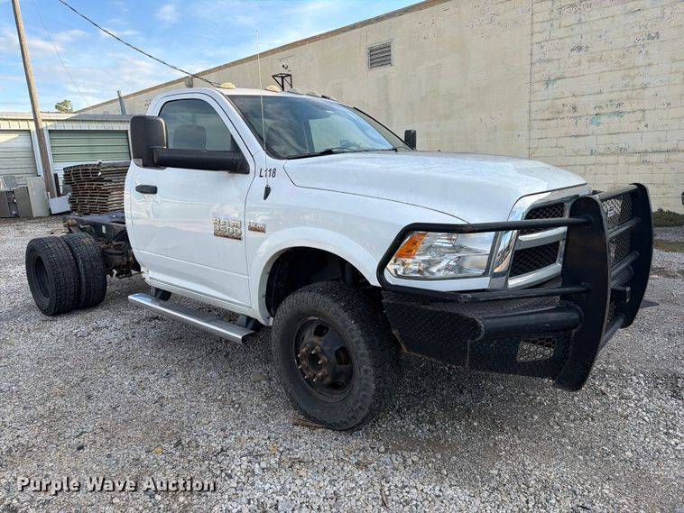 image for item FI0468 2015 RAM 3500 Heavy Duty pickup truck cab and chassis