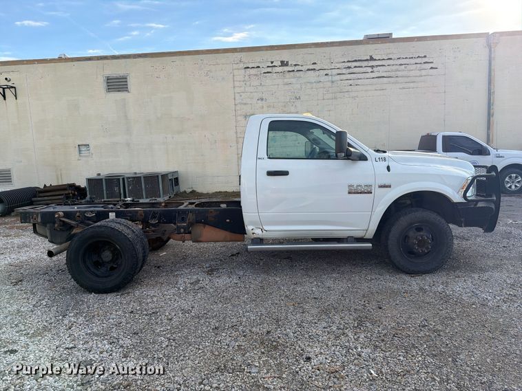 image for item FI0468 2015 RAM 3500 Heavy Duty pickup truck cab and chassis