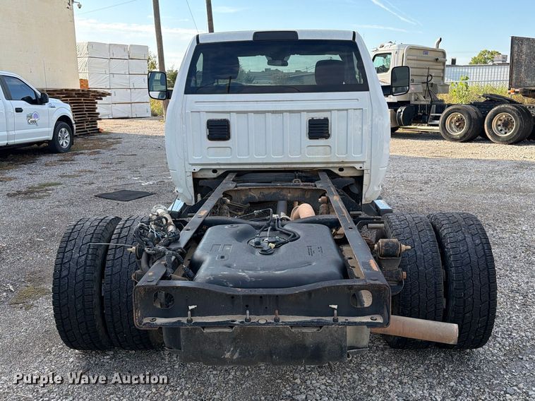 image for item FI0468 2015 RAM 3500 Heavy Duty pickup truck cab and chassis
