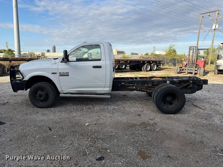 image for item FI0468 2015 RAM 3500 Heavy Duty pickup truck cab and chassis