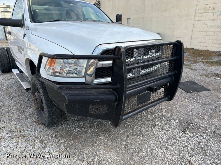 image for item FI0468 2015 RAM 3500 Heavy Duty pickup truck cab and chassis