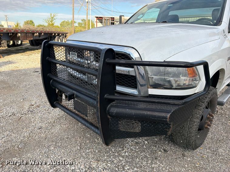 image for item FI0468 2015 RAM 3500 Heavy Duty pickup truck cab and chassis
