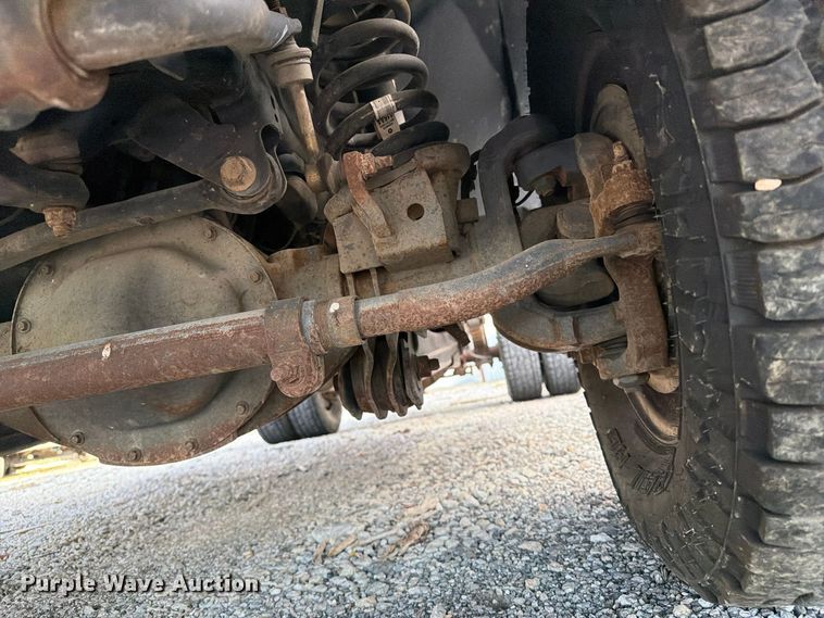image for item FI0468 2015 RAM 3500 Heavy Duty pickup truck cab and chassis