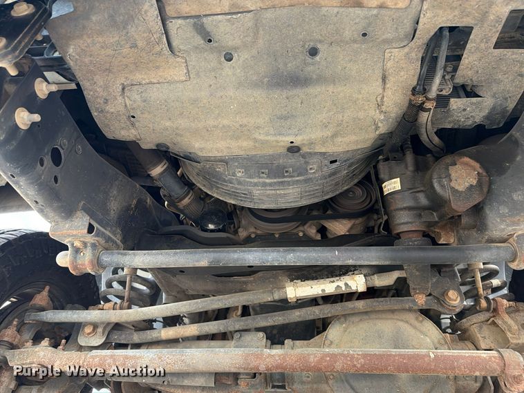 image for item FI0468 2015 RAM 3500 Heavy Duty pickup truck cab and chassis