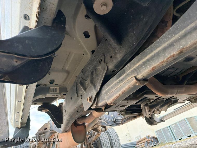 image for item FI0468 2015 RAM 3500 Heavy Duty pickup truck cab and chassis