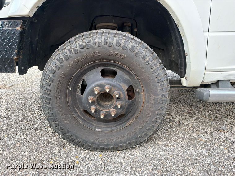 image for item FI0468 2015 RAM 3500 Heavy Duty pickup truck cab and chassis