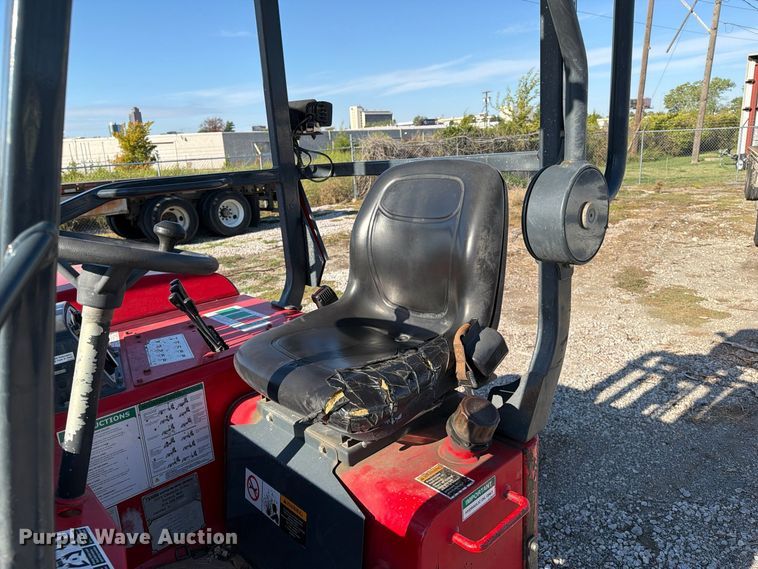 image for item FI0469 2013 Moffett M55.4 forklift