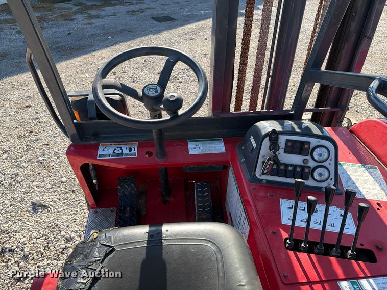 image for item FI0469 2013 Moffett M55.4 forklift