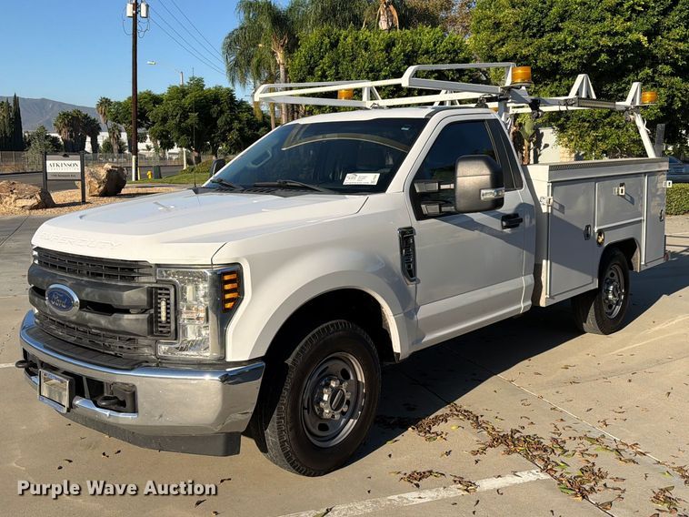 image for item FI2054 2019 Ford F250 Super Duty utility bed pickup truck