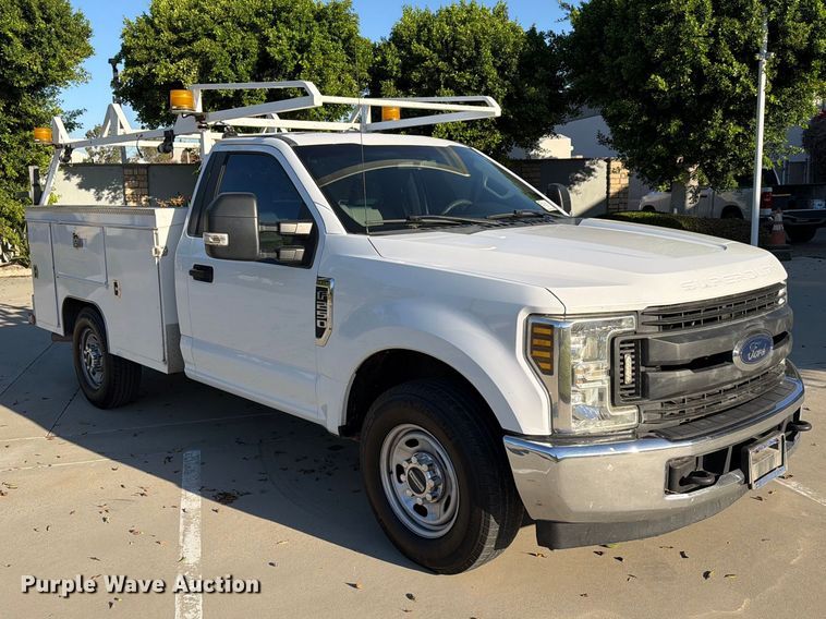 image for item FI2054 2019 Ford F250 Super Duty utility bed pickup truck