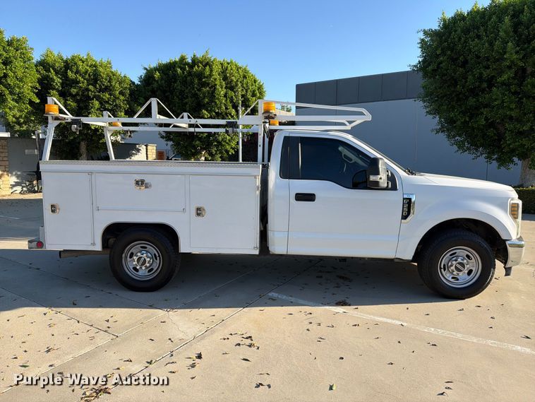 image for item FI2054 2019 Ford F250 Super Duty utility bed pickup truck