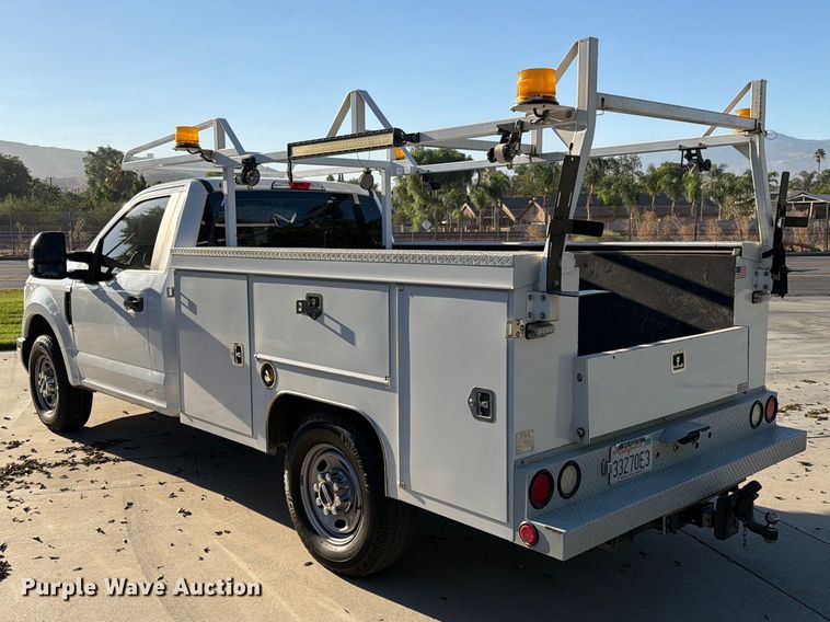 image for item FI2054 2019 Ford F250 Super Duty utility bed pickup truck