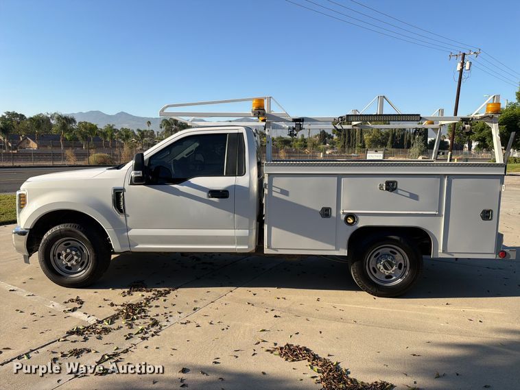 image for item FI2054 2019 Ford F250 Super Duty utility bed pickup truck