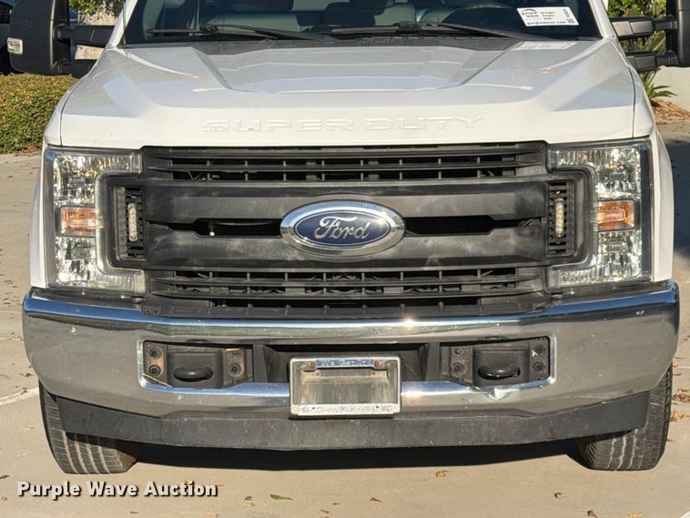 image for item FI2054 2019 Ford F250 Super Duty utility bed pickup truck