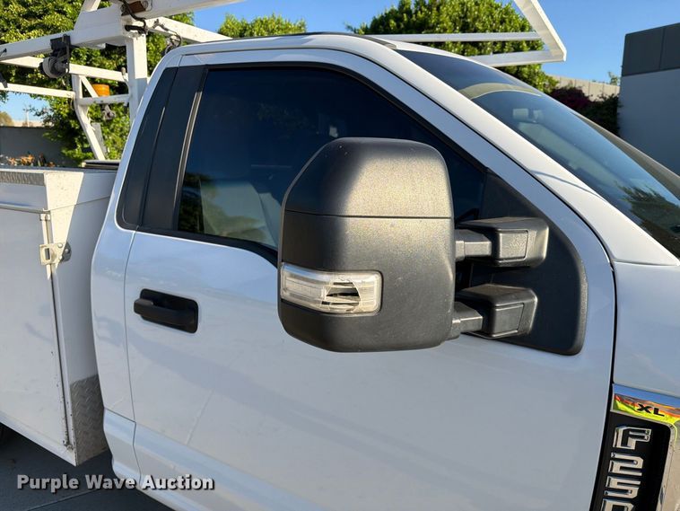 image for item FI2054 2019 Ford F250 Super Duty utility bed pickup truck