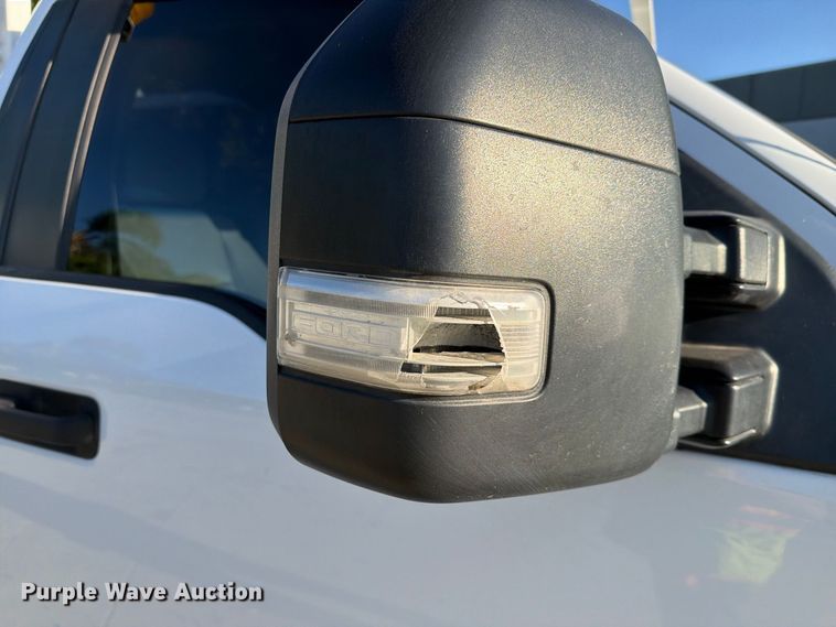 image for item FI2054 2019 Ford F250 Super Duty utility bed pickup truck