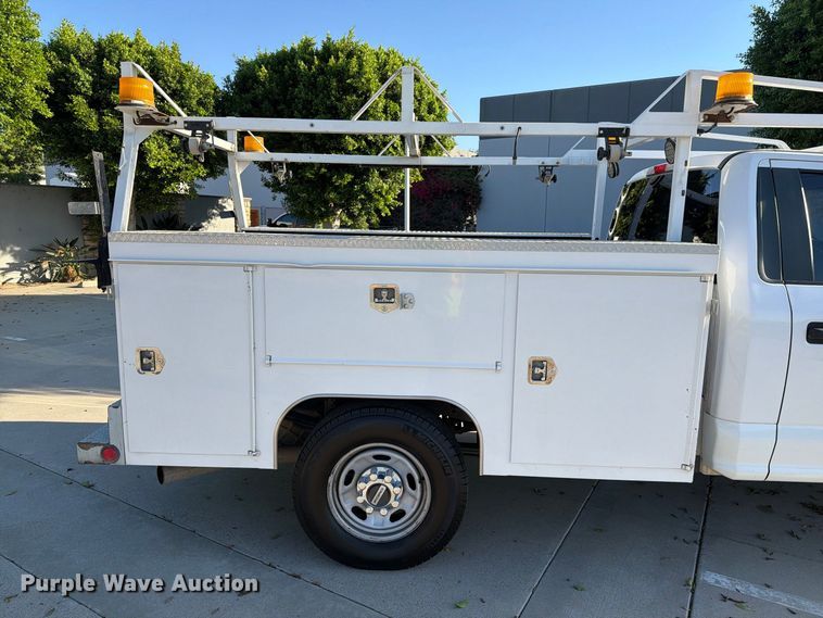 image for item FI2054 2019 Ford F250 Super Duty utility bed pickup truck