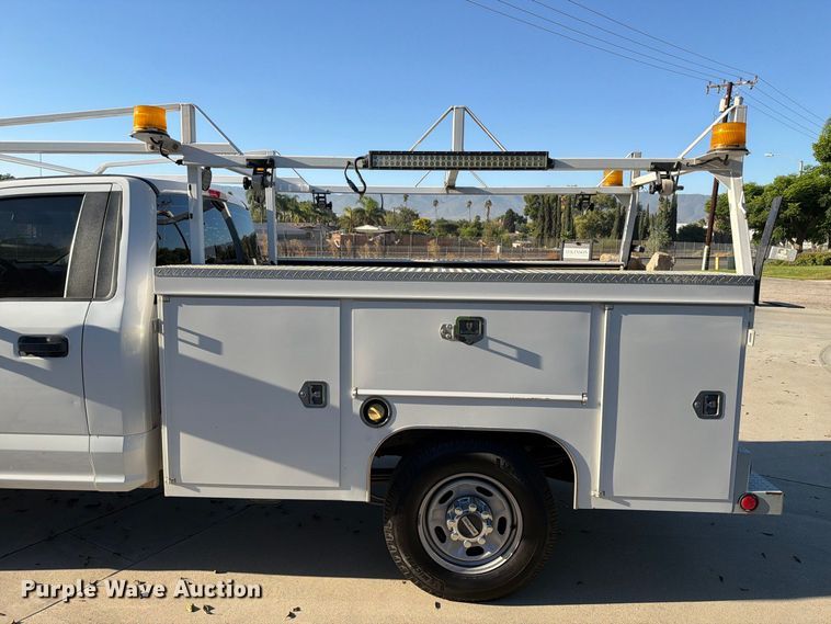 image for item FI2054 2019 Ford F250 Super Duty utility bed pickup truck
