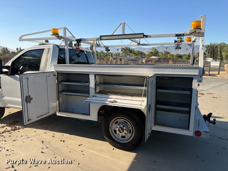 image for item FI2054 2019 Ford F250 Super Duty utility bed pickup truck