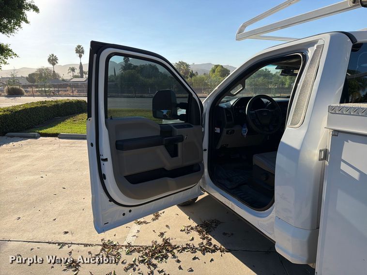 image for item FI2054 2019 Ford F250 Super Duty utility bed pickup truck