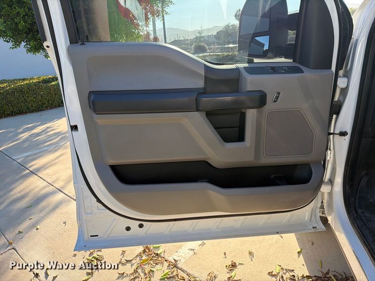 image for item FI2054 2019 Ford F250 Super Duty utility bed pickup truck