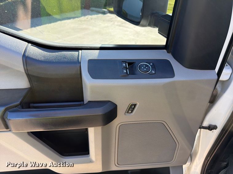 image for item FI2054 2019 Ford F250 Super Duty utility bed pickup truck