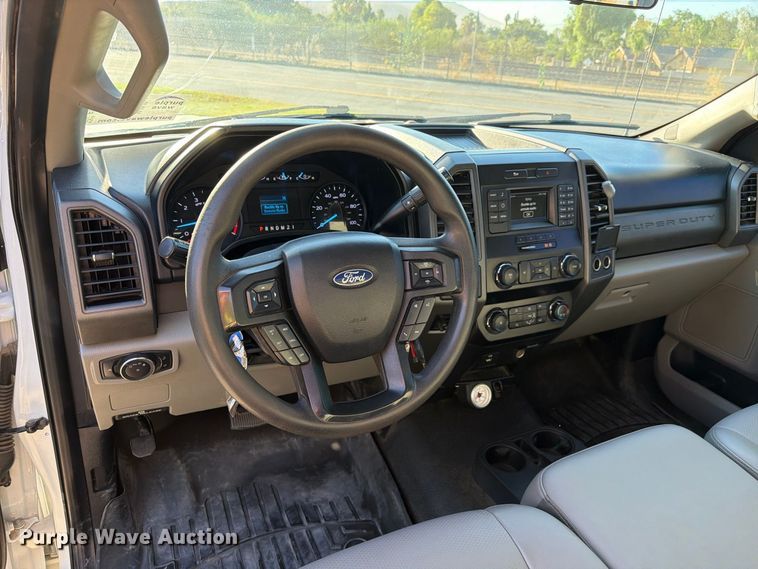 image for item FI2054 2019 Ford F250 Super Duty utility bed pickup truck