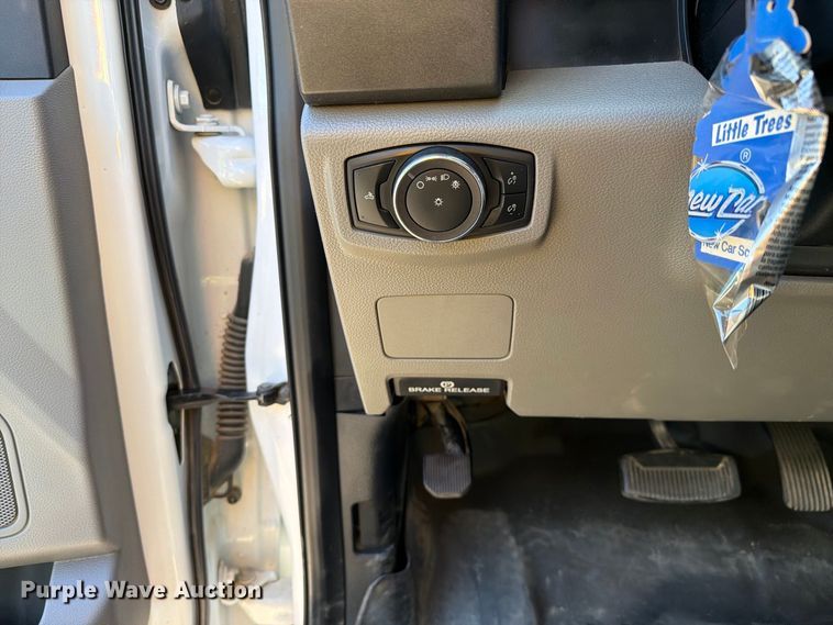 image for item FI2054 2019 Ford F250 Super Duty utility bed pickup truck