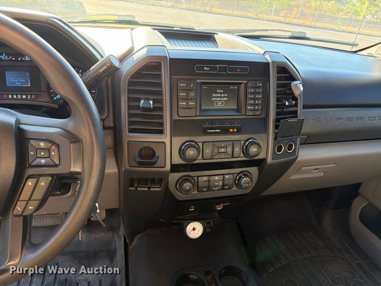 image for item FI2054 2019 Ford F250 Super Duty utility bed pickup truck