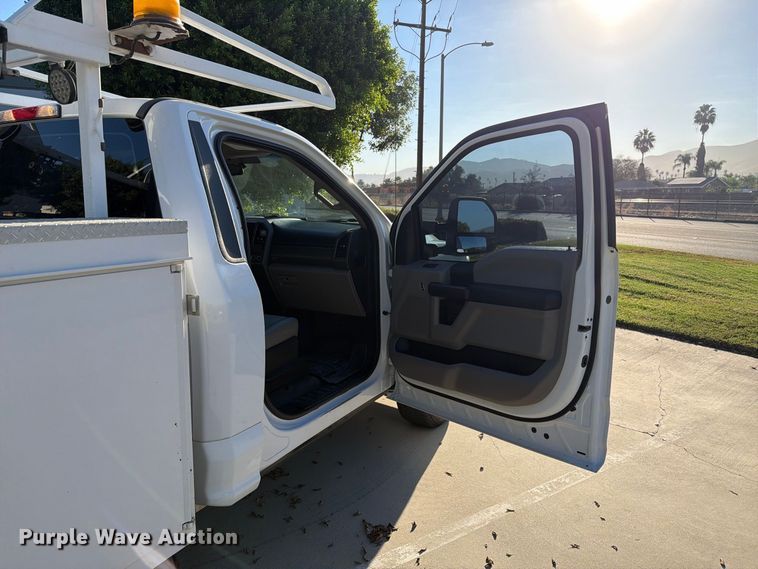 image for item FI2054 2019 Ford F250 Super Duty utility bed pickup truck