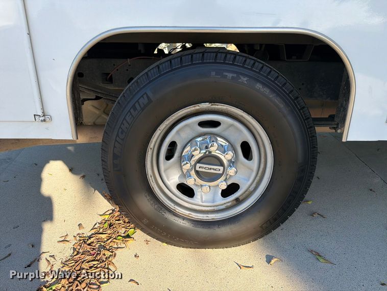image for item FI2054 2019 Ford F250 Super Duty utility bed pickup truck