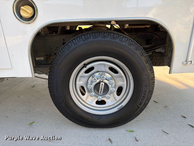 image for item FI2054 2019 Ford F250 Super Duty utility bed pickup truck