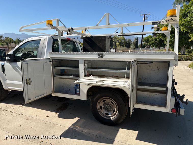 image for item FI2060 2022 Ford F250 utility bed pickup truck