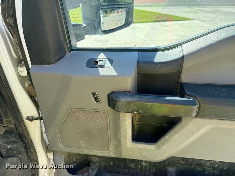 image for item FI2060 2022 Ford F250 utility bed pickup truck