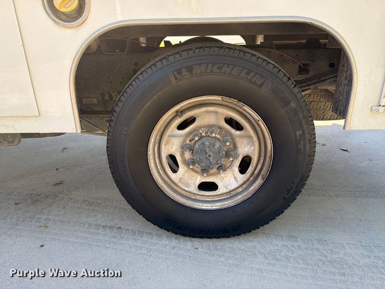 image for item FI2060 2022 Ford F250 utility bed pickup truck