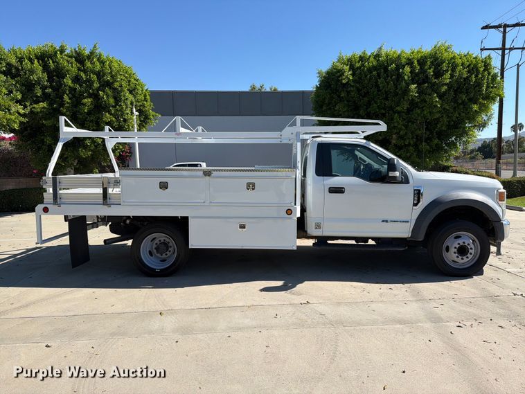 image for item FI2061 2022 Ford F450 Super Duty flatbed truck