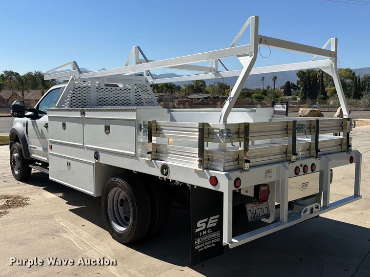 image for item FI2061 2022 Ford F450 Super Duty flatbed truck